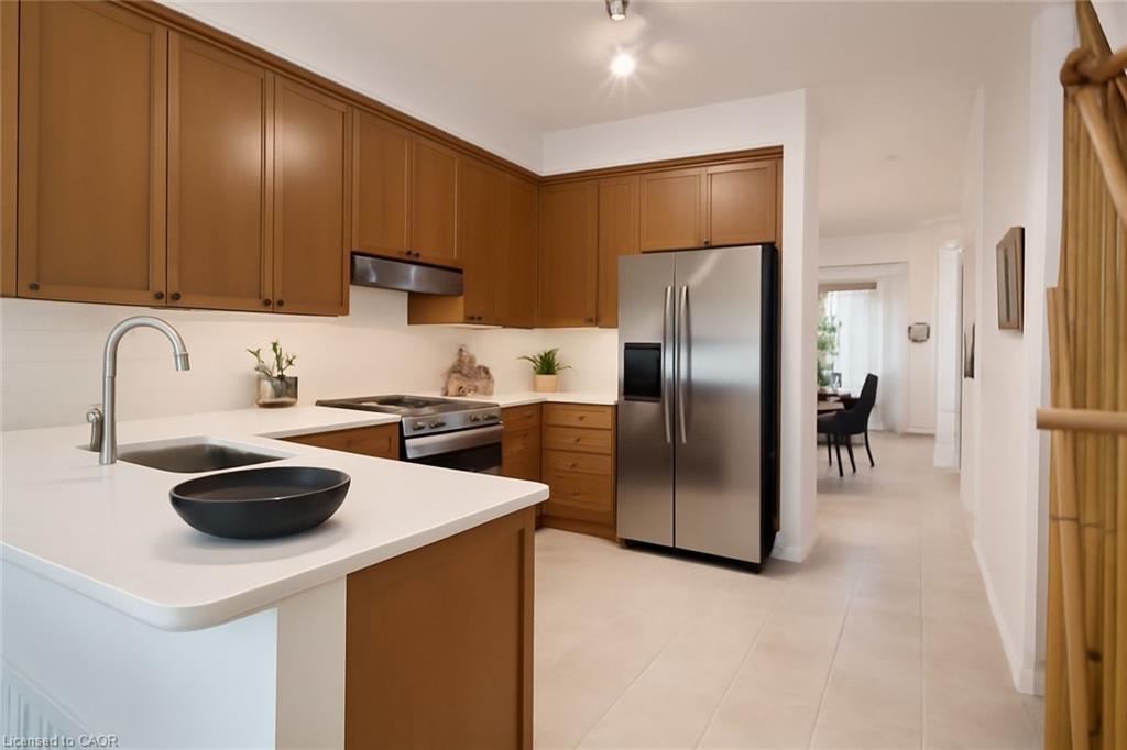 491 Pettit Trail, Milton, ON - Indoor Photo Showing Kitchen With Double Sink