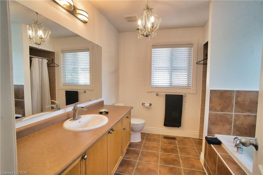 491 Pettit Trail, Milton, ON - Indoor Photo Showing Bathroom