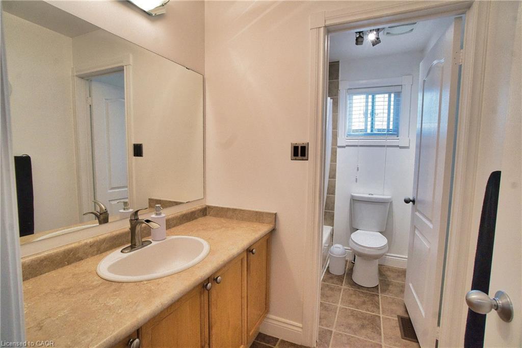 491 Pettit Trail, Milton, ON - Indoor Photo Showing Bathroom
