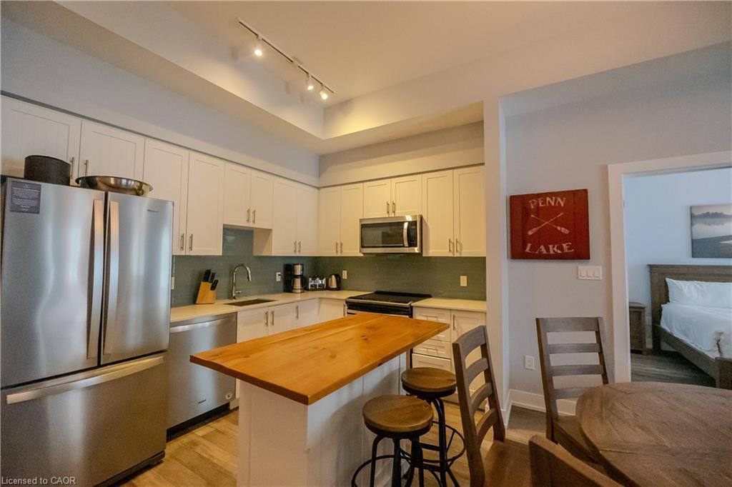 031-25 Pen Lake Point Road, Huntsville, ON - Indoor Photo Showing Kitchen