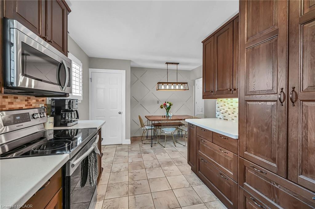 A-174 Kings Forest Drive, Hamilton, ON - Indoor Photo Showing Kitchen