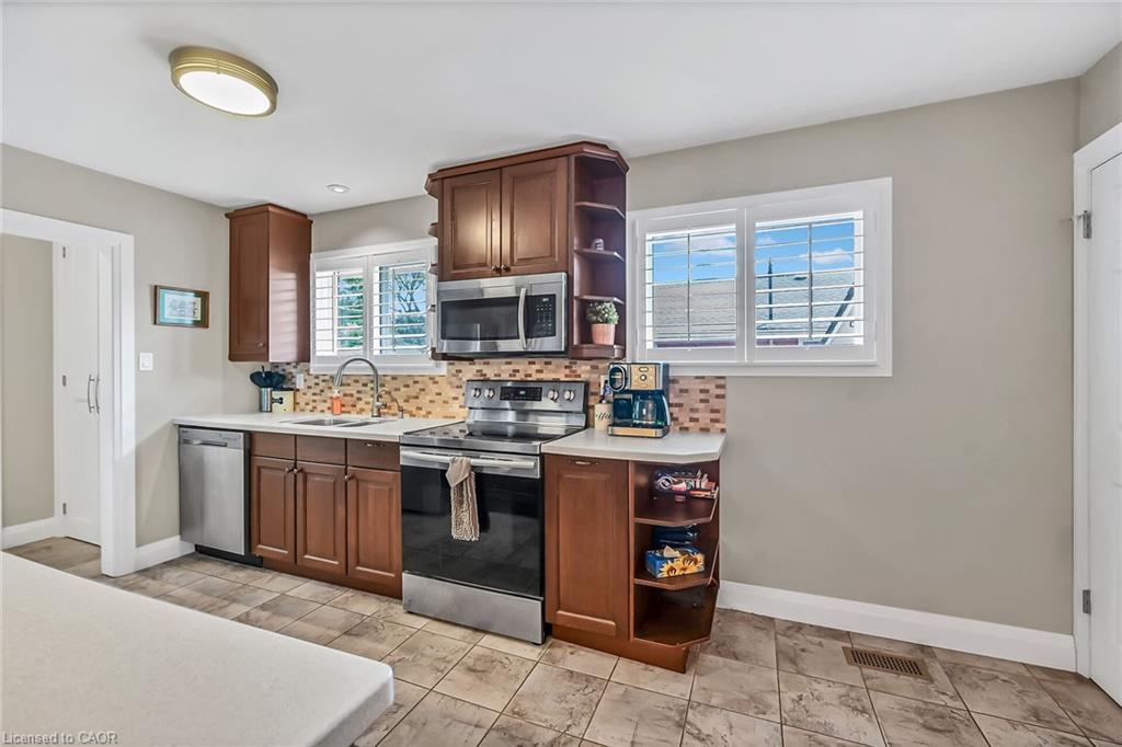 A-174 Kings Forest Drive, Hamilton, ON - Indoor Photo Showing Kitchen