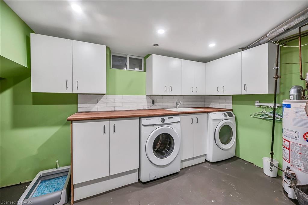 A-174 Kings Forest Drive, Hamilton, ON - Indoor Photo Showing Laundry Room