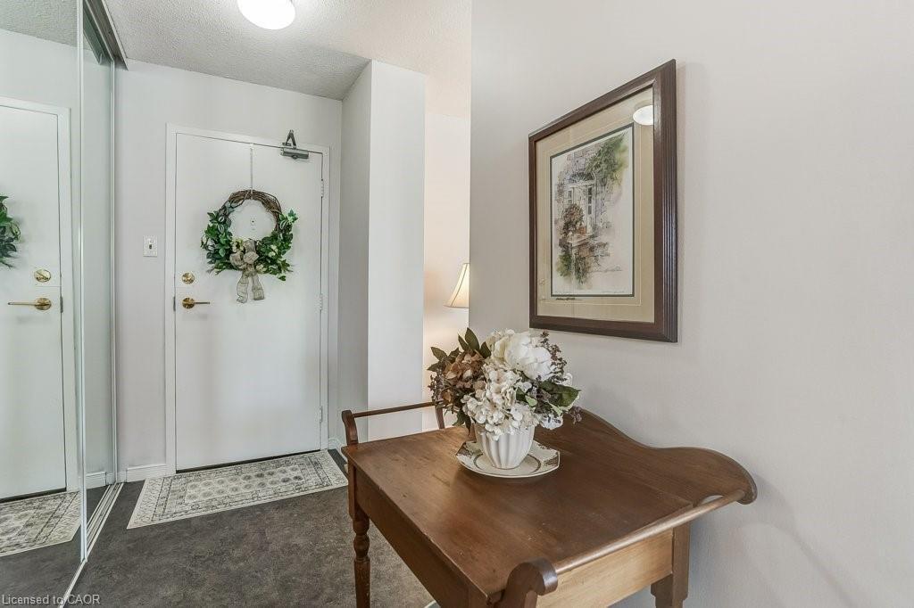 205-2055 Upper Middle Road, Burlington, ON - Indoor