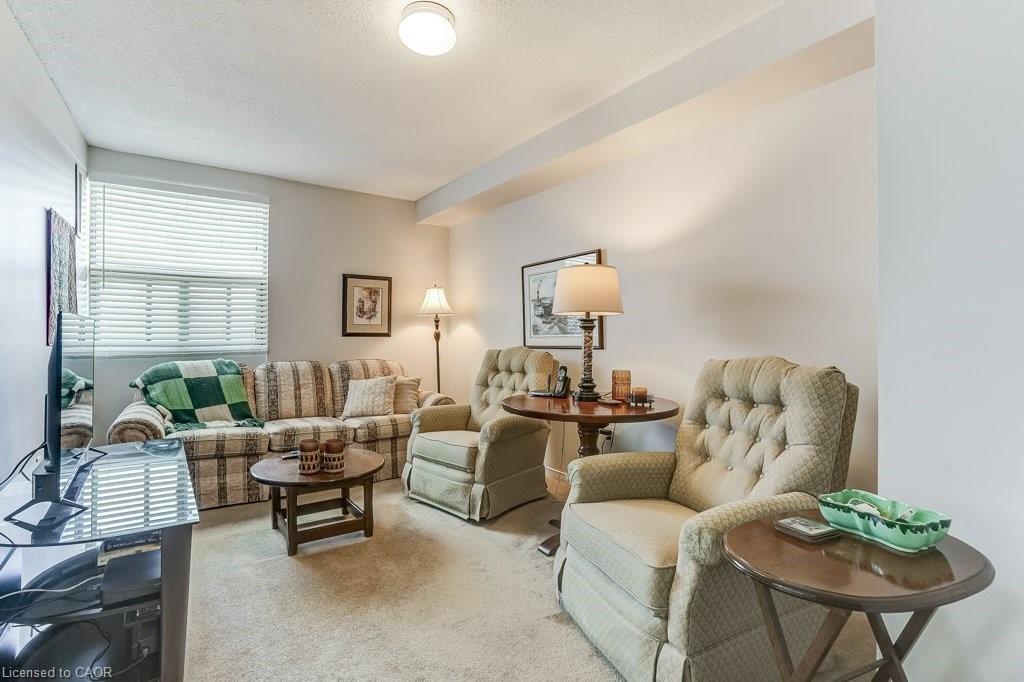 205-2055 Upper Middle Road, Burlington, ON - Indoor Photo Showing Living Room
