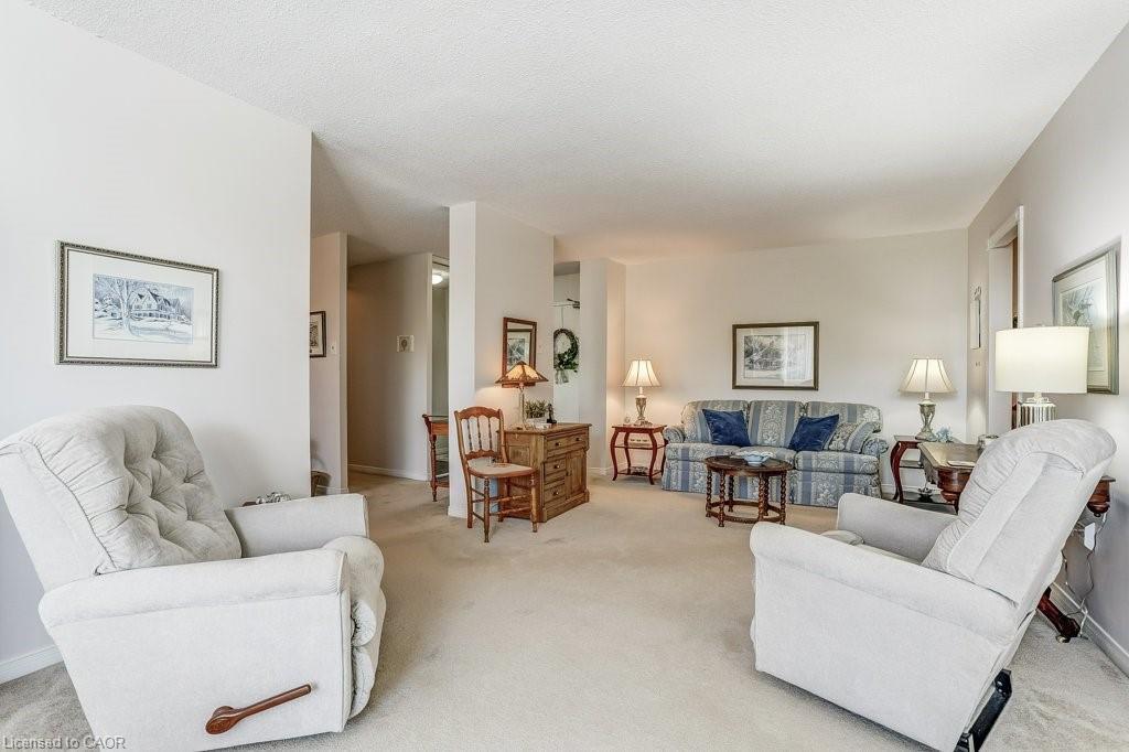 205-2055 Upper Middle Road, Burlington, ON - Indoor Photo Showing Living Room