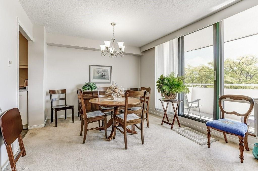 205-2055 Upper Middle Road, Burlington, ON - Indoor Photo Showing Dining Room