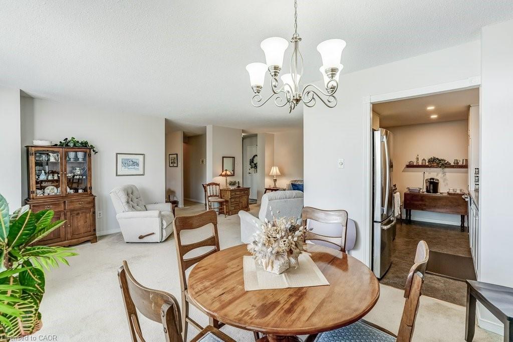 205-2055 Upper Middle Road, Burlington, ON - Indoor Photo Showing Dining Room