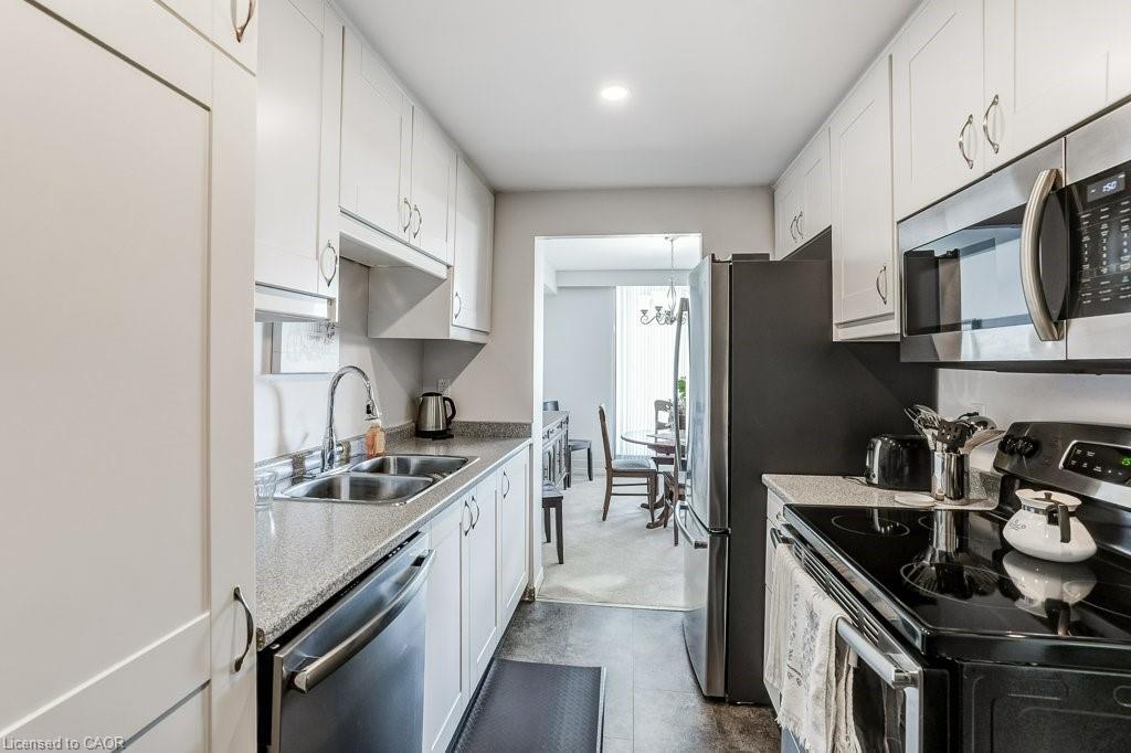 205-2055 Upper Middle Road, Burlington, ON - Indoor Photo Showing Kitchen With Double Sink With Upgraded Kitchen