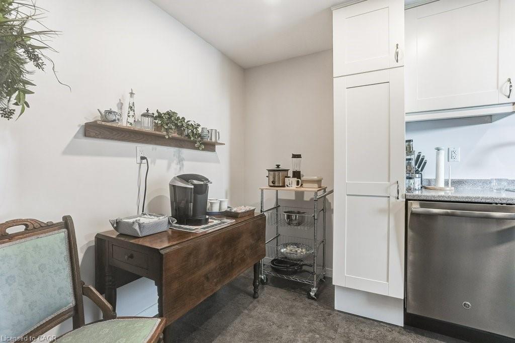 205-2055 Upper Middle Road, Burlington, ON - Indoor