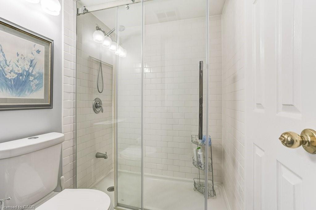 205-2055 Upper Middle Road, Burlington, ON - Indoor Photo Showing Bathroom