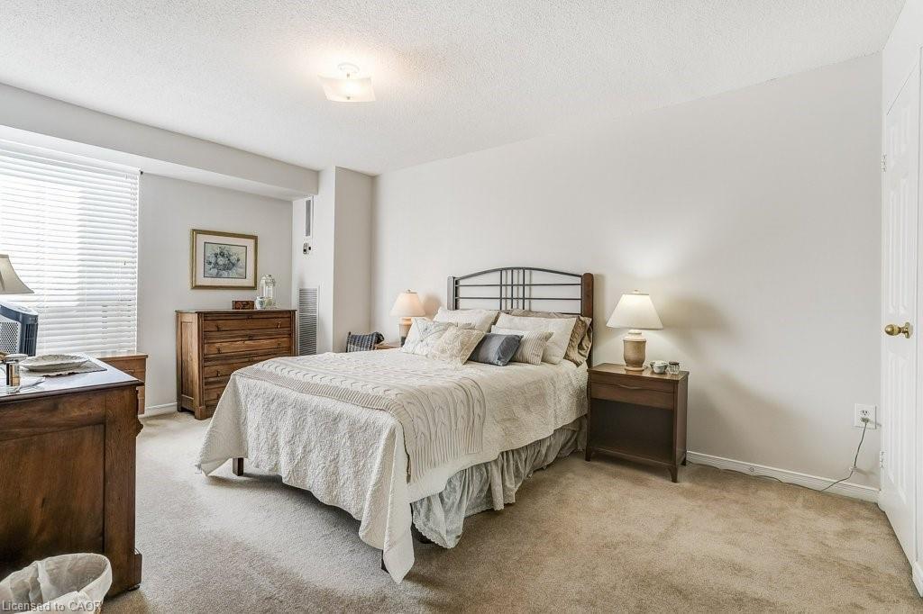205-2055 Upper Middle Road, Burlington, ON - Indoor Photo Showing Bedroom