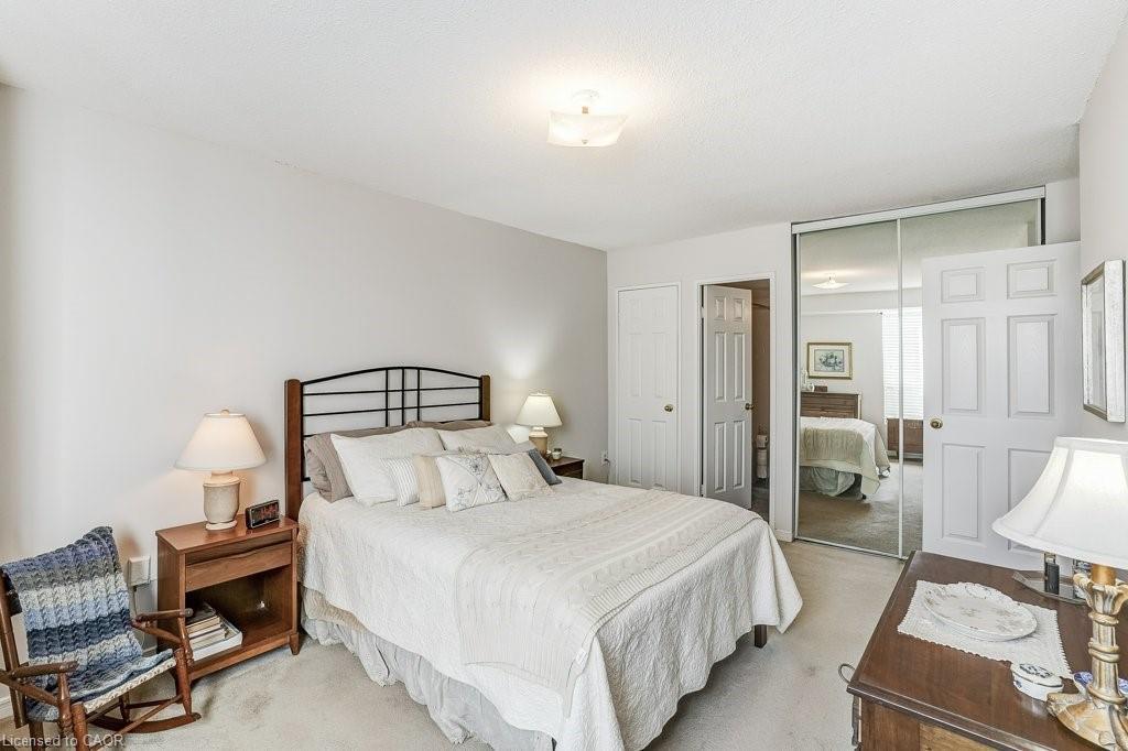 205-2055 Upper Middle Road, Burlington, ON - Indoor Photo Showing Bedroom
