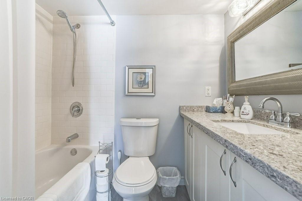 205-2055 Upper Middle Road, Burlington, ON - Indoor Photo Showing Bathroom