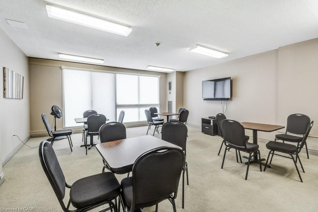205-2055 Upper Middle Road, Burlington, ON - Indoor Photo Showing Dining Room