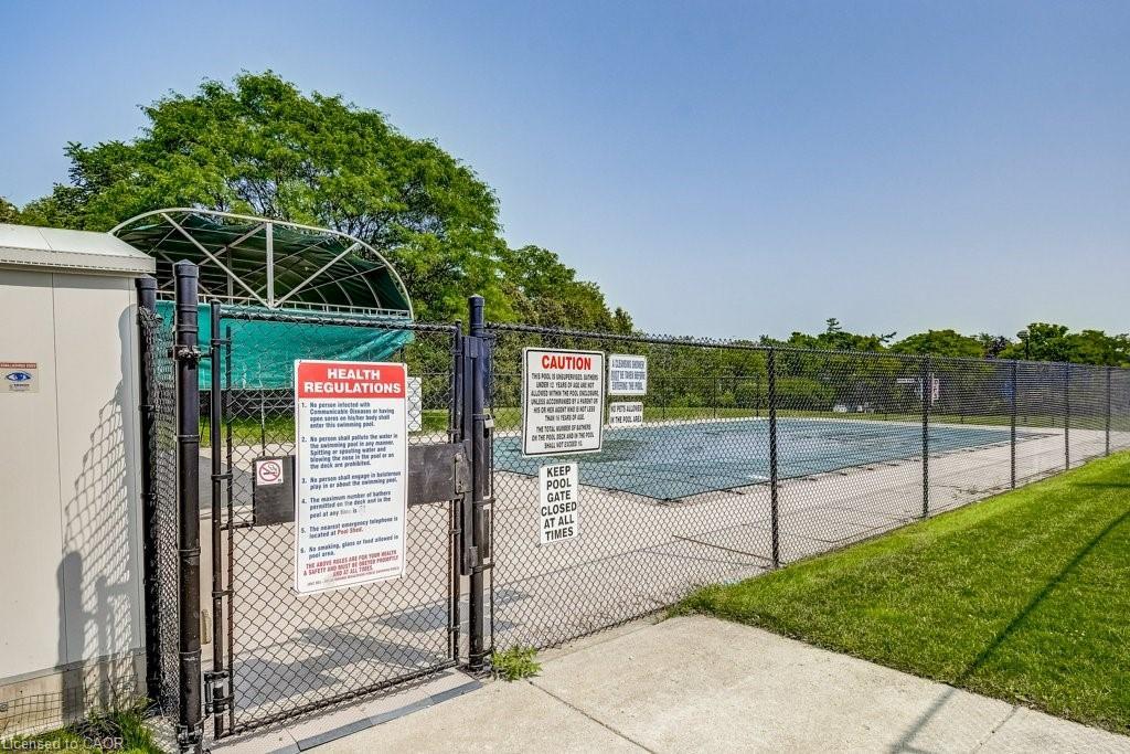 205-2055 Upper Middle Road, Burlington, ON - Outdoor