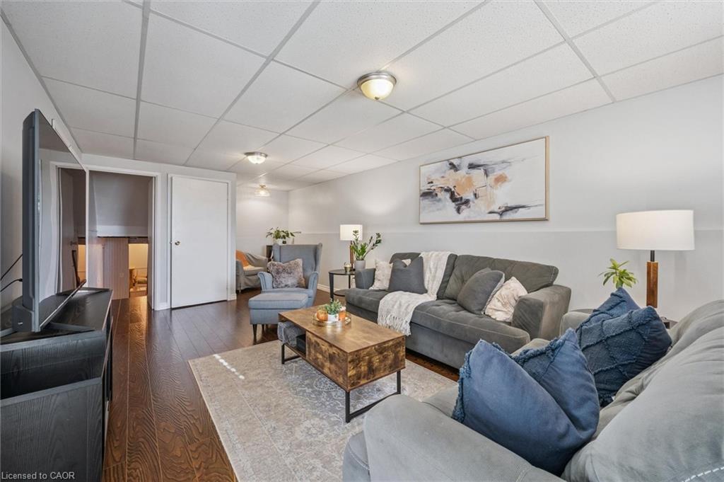 95 Macatee Place, Cambridge, ON - Indoor Photo Showing Living Room