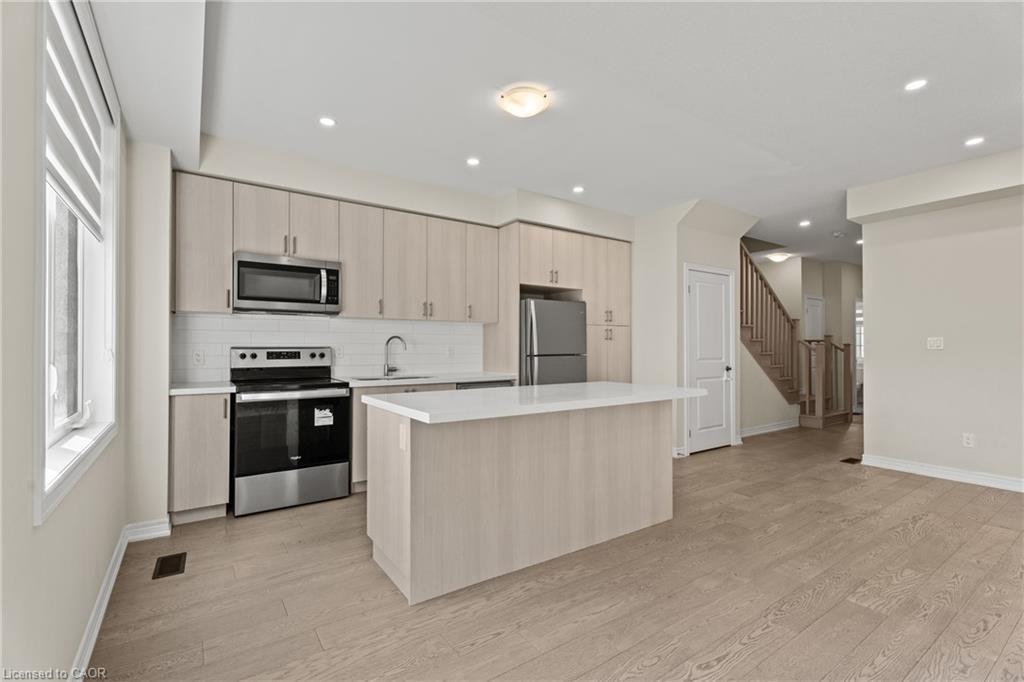 8 Linden Park Lane, Hamilton, ON - Indoor Photo Showing Kitchen