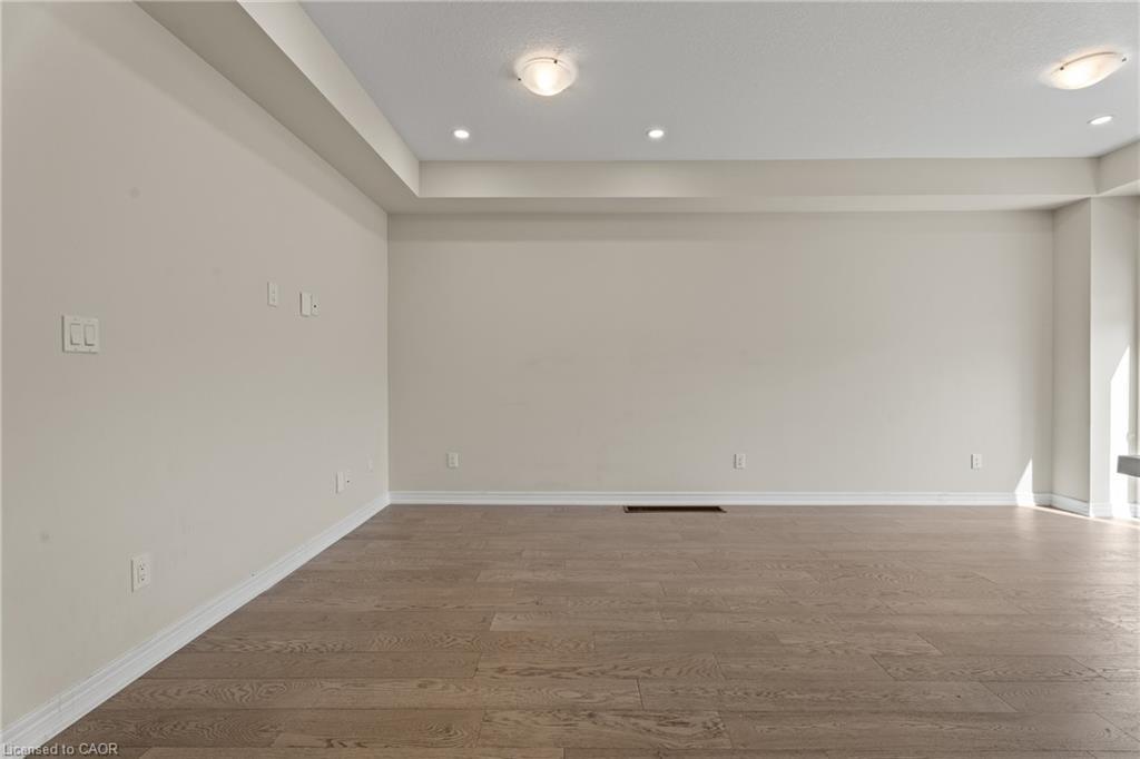 8 Linden Park Lane, Hamilton, ON - Indoor Photo Showing Other Room
