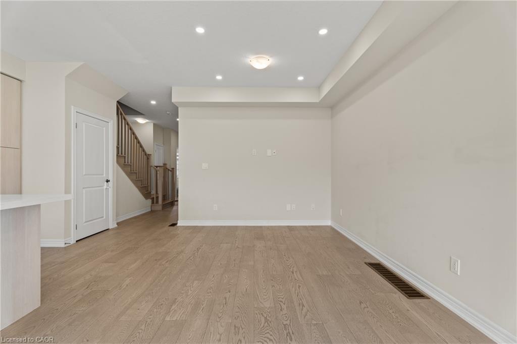 8 Linden Park Lane, Hamilton, ON - Indoor Photo Showing Other Room