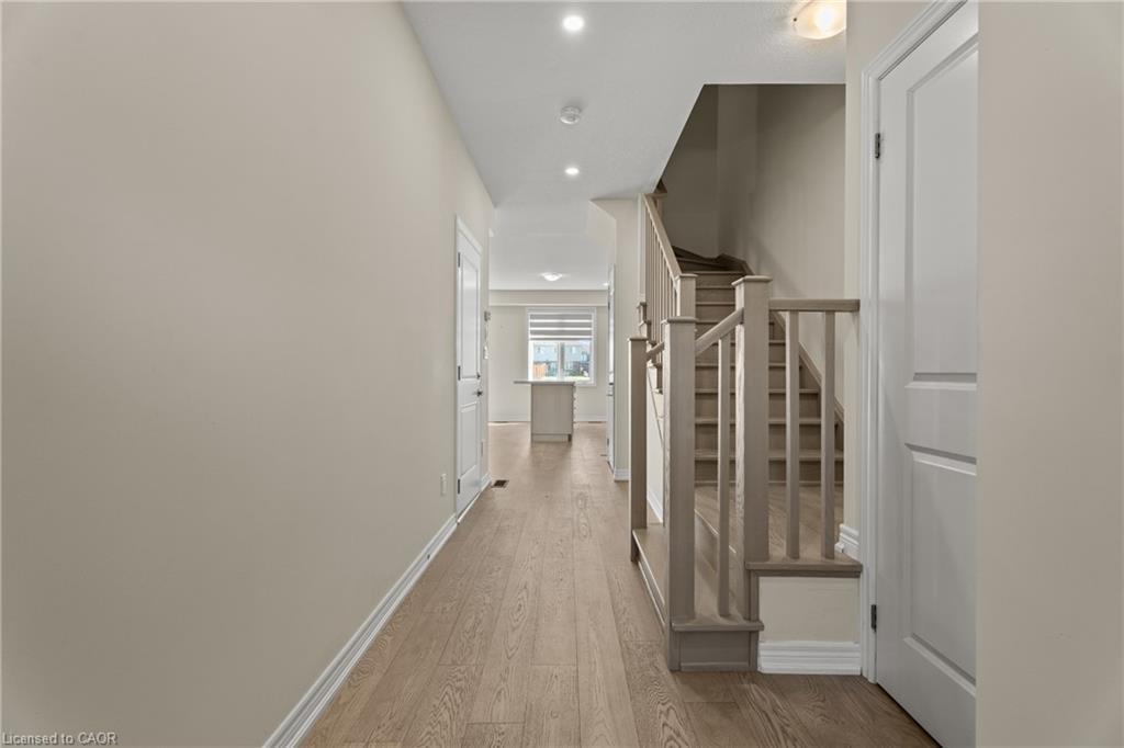 8 Linden Park Lane, Hamilton, ON - Indoor Photo Showing Other Room