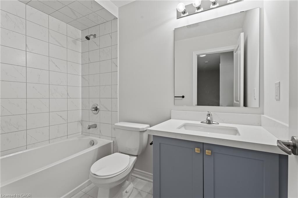 8 Linden Park Lane, Hamilton, ON - Indoor Photo Showing Bathroom