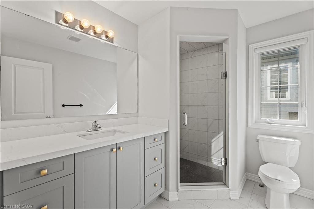 8 Linden Park Lane, Hamilton, ON - Indoor Photo Showing Bathroom