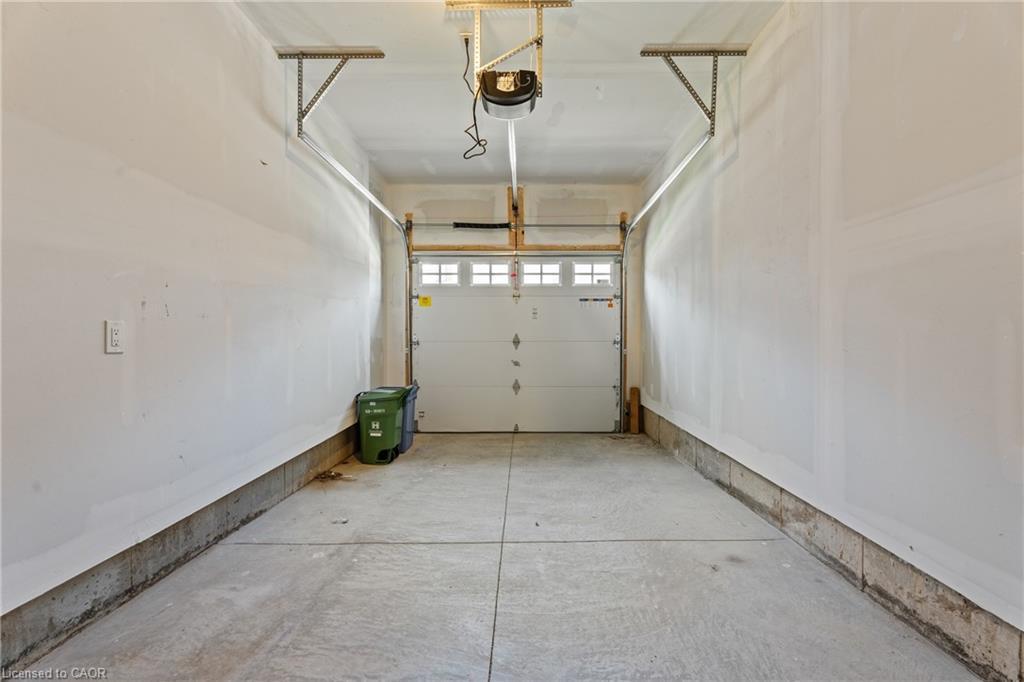 8 Linden Park Lane, Hamilton, ON - Indoor Photo Showing Garage