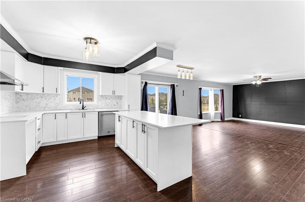 20 Wasaga Sands Drive, Wasaga Beach, ON - Indoor Photo Showing Kitchen With Upgraded Kitchen