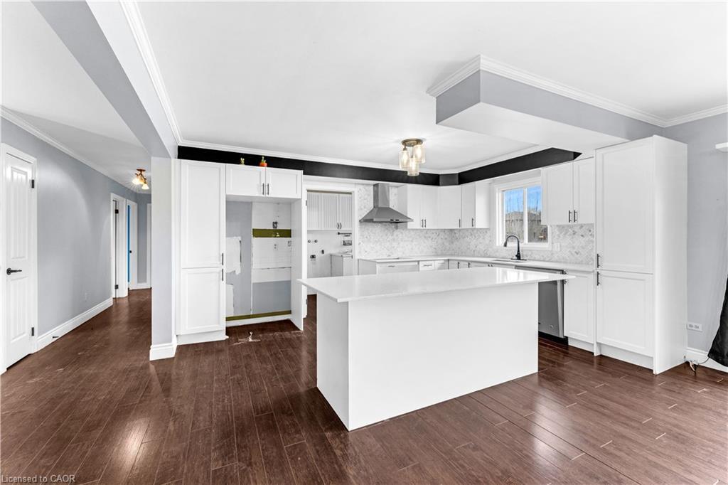20 Wasaga Sands Drive, Wasaga Beach, ON - Indoor Photo Showing Kitchen