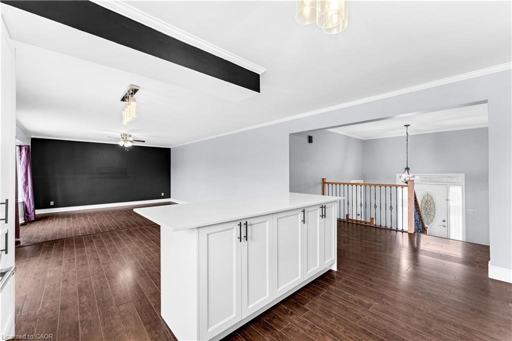 20 Wasaga Sands Drive, Wasaga Beach, ON - Indoor Photo Showing Other Room