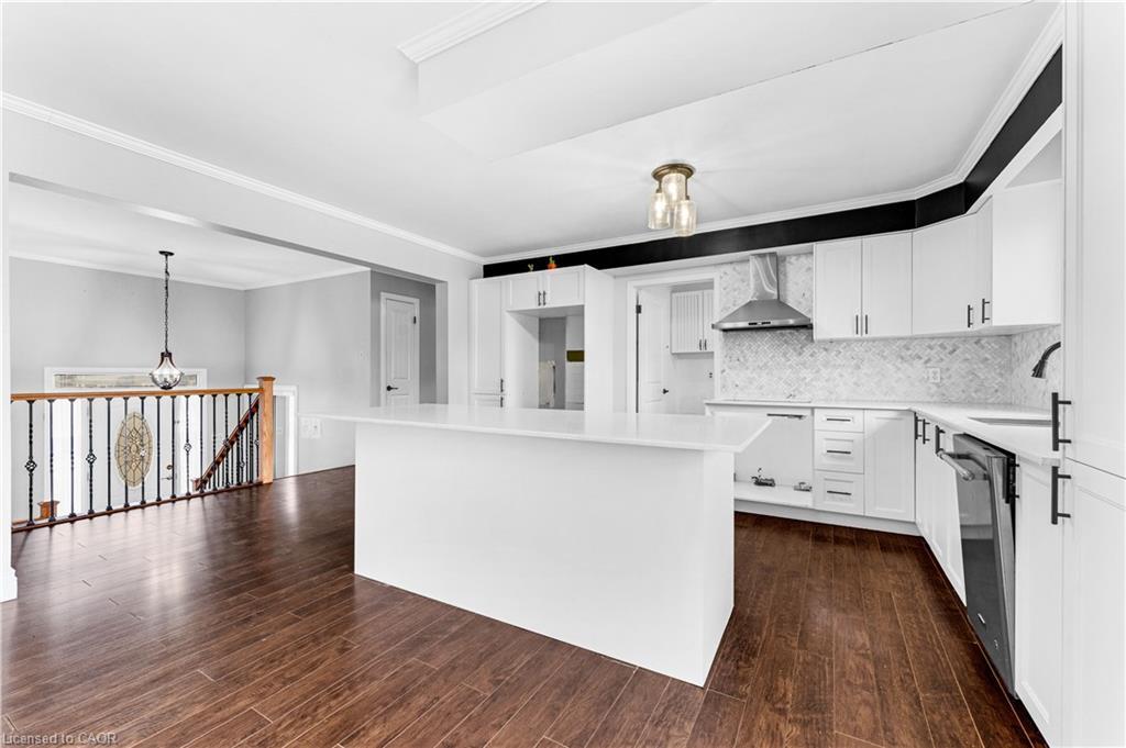 20 Wasaga Sands Drive, Wasaga Beach, ON - Indoor Photo Showing Kitchen