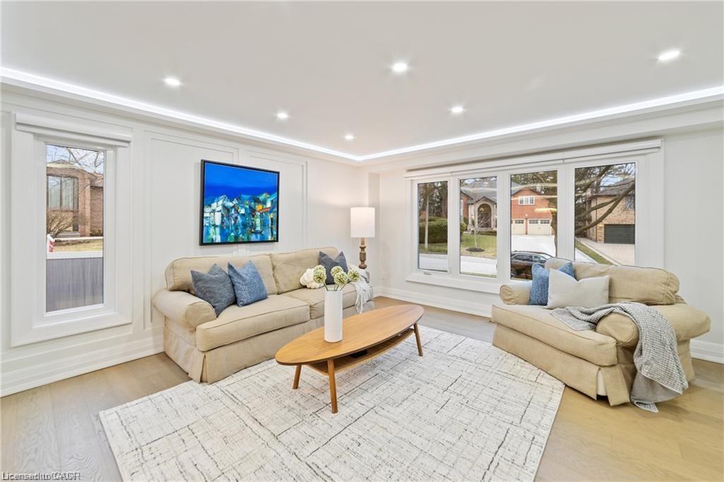 1857 Friar Tuck Court, Mississauga, ON - Indoor Photo Showing Living Room