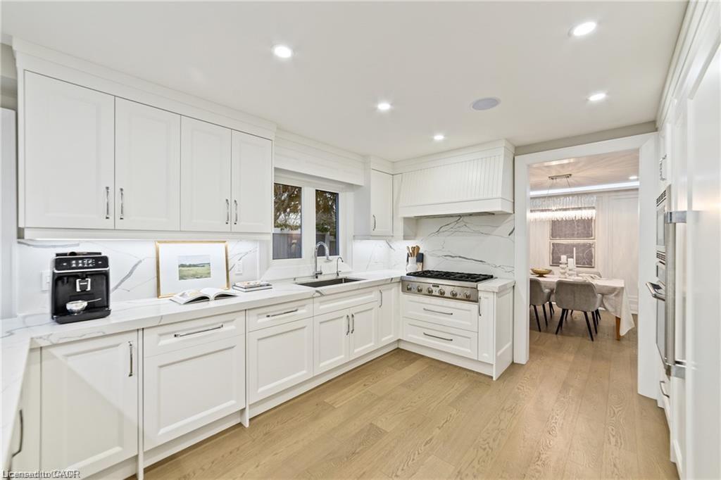 1857 Friar Tuck Court, Mississauga, ON - Indoor Photo Showing Kitchen