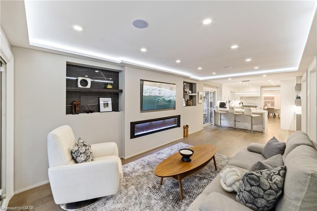 1857 Friar Tuck Court, Mississauga, ON - Indoor Photo Showing Living Room