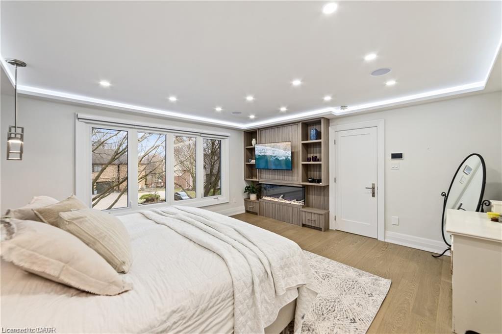 1857 Friar Tuck Court, Mississauga, ON - Indoor Photo Showing Bedroom