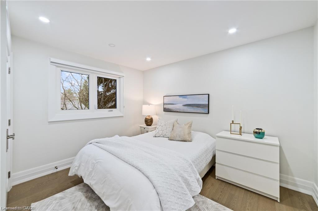 1857 Friar Tuck Court, Mississauga, ON - Indoor Photo Showing Bedroom