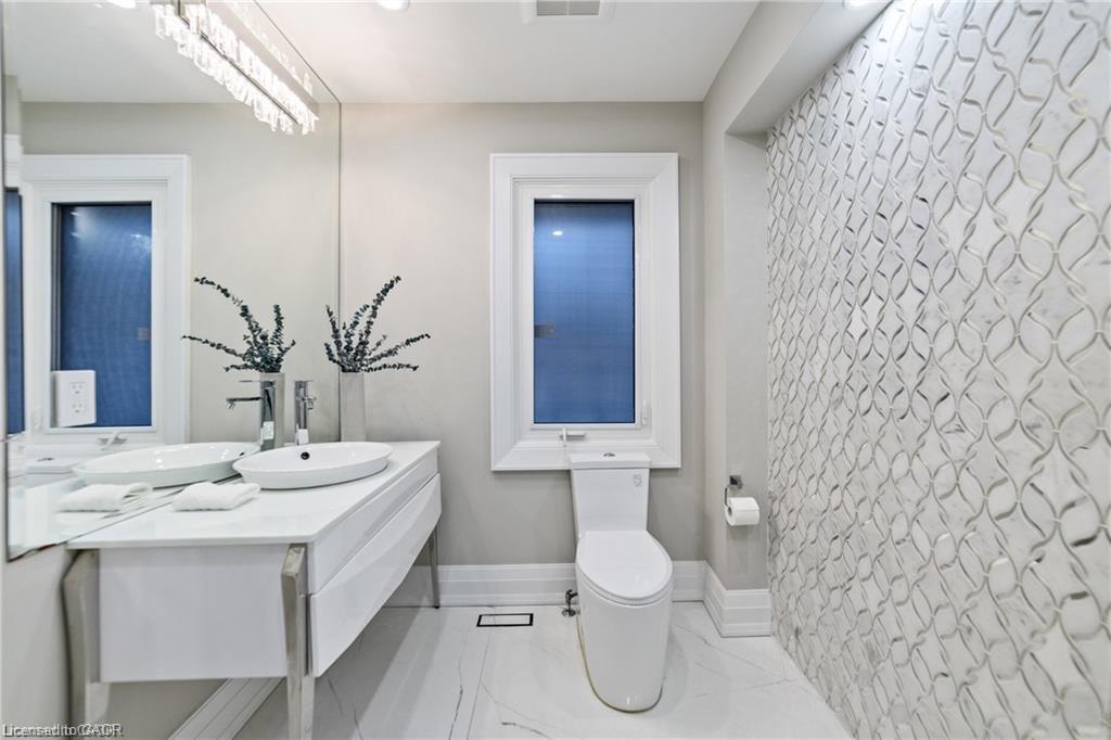 1857 Friar Tuck Court, Mississauga, ON - Indoor Photo Showing Bathroom