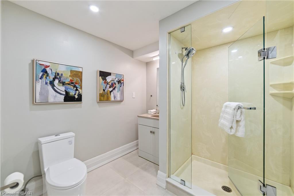 1857 Friar Tuck Court, Mississauga, ON - Indoor Photo Showing Bathroom