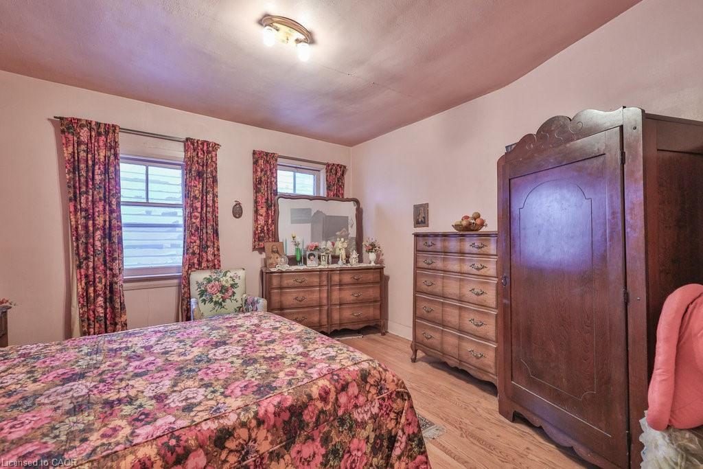 945 Beechwood Avenue, Mississauga, ON - Indoor Photo Showing Bedroom