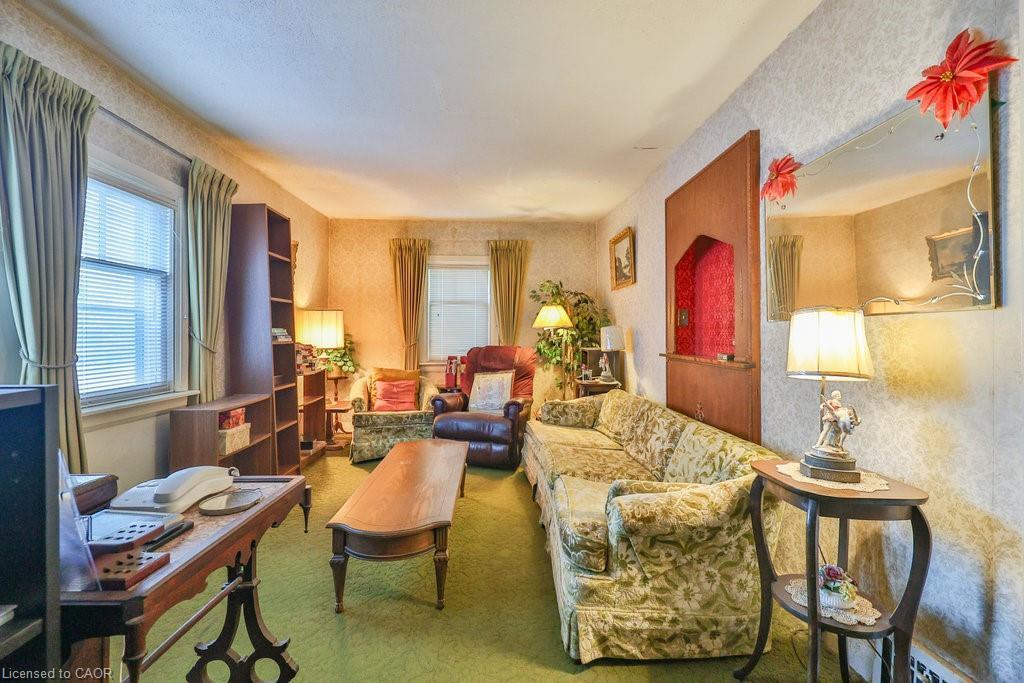 945 Beechwood Avenue, Mississauga, ON - Indoor Photo Showing Living Room