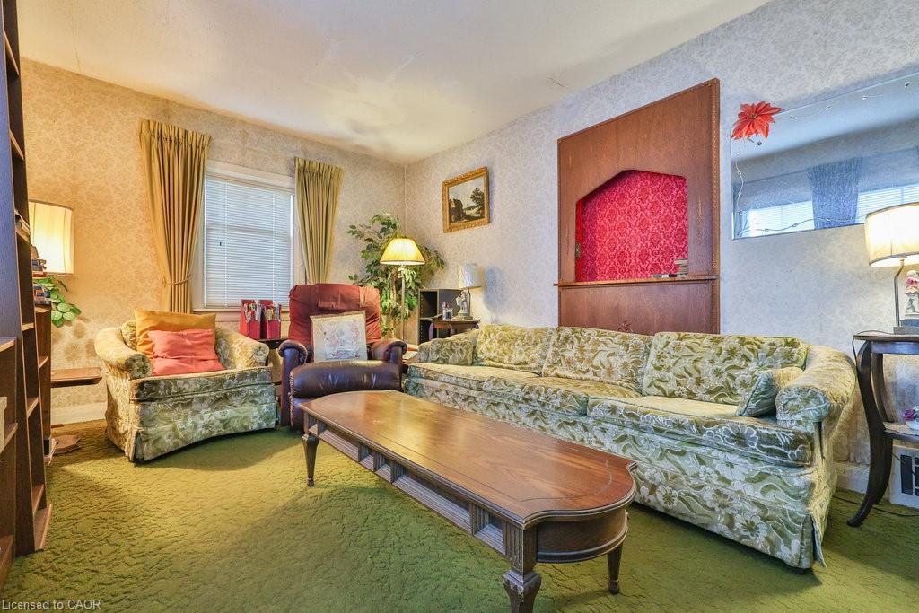 945 Beechwood Avenue, Mississauga, ON - Indoor Photo Showing Living Room