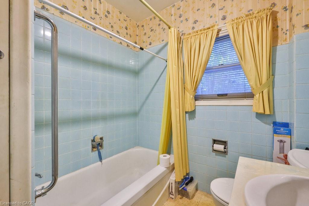 945 Beechwood Avenue, Mississauga, ON - Indoor Photo Showing Bathroom