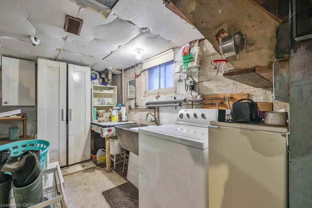 945 Beechwood Avenue, Mississauga, ON - Indoor Photo Showing Laundry Room