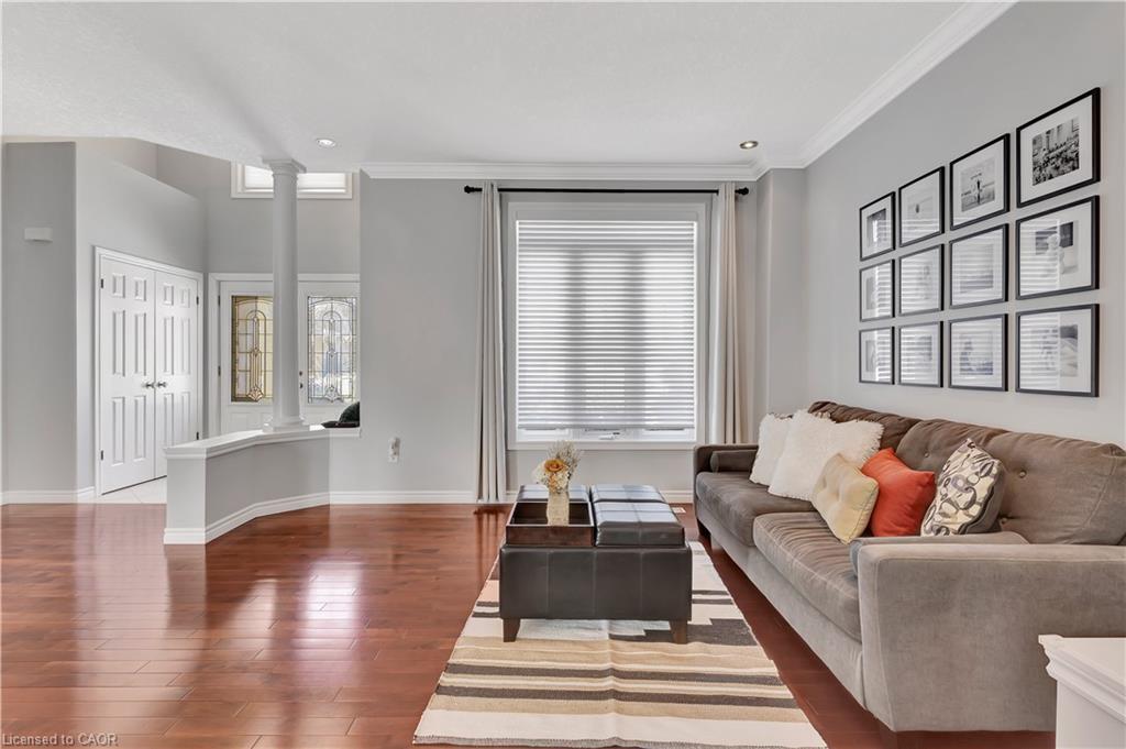 510 Forest Gate Crescent, Waterloo, ON - Indoor Photo Showing Living Room