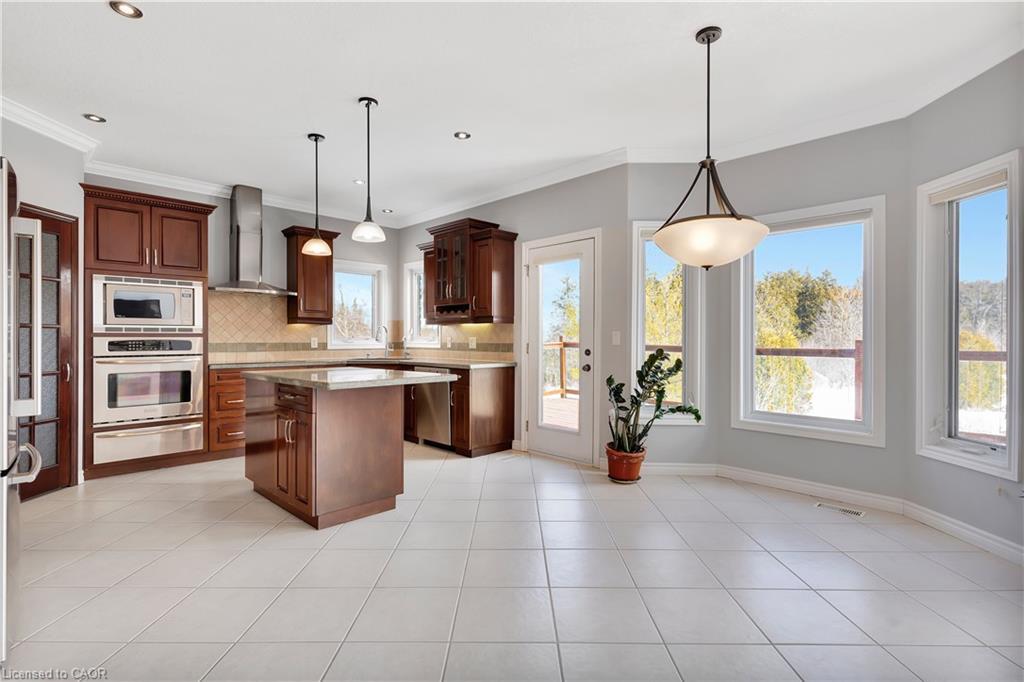 510 Forest Gate Crescent, Waterloo, ON - Indoor Photo Showing Kitchen With Upgraded Kitchen