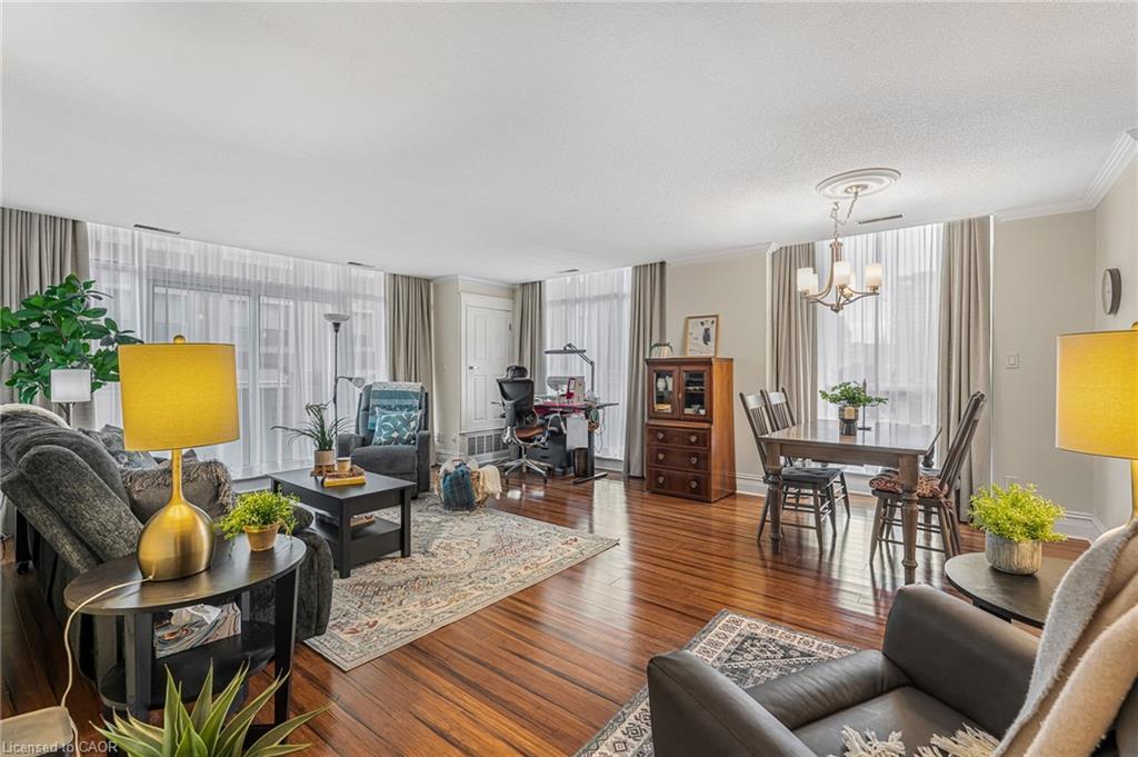102-67 Caroline Street S, Hamilton, ON - Indoor Photo Showing Living Room
