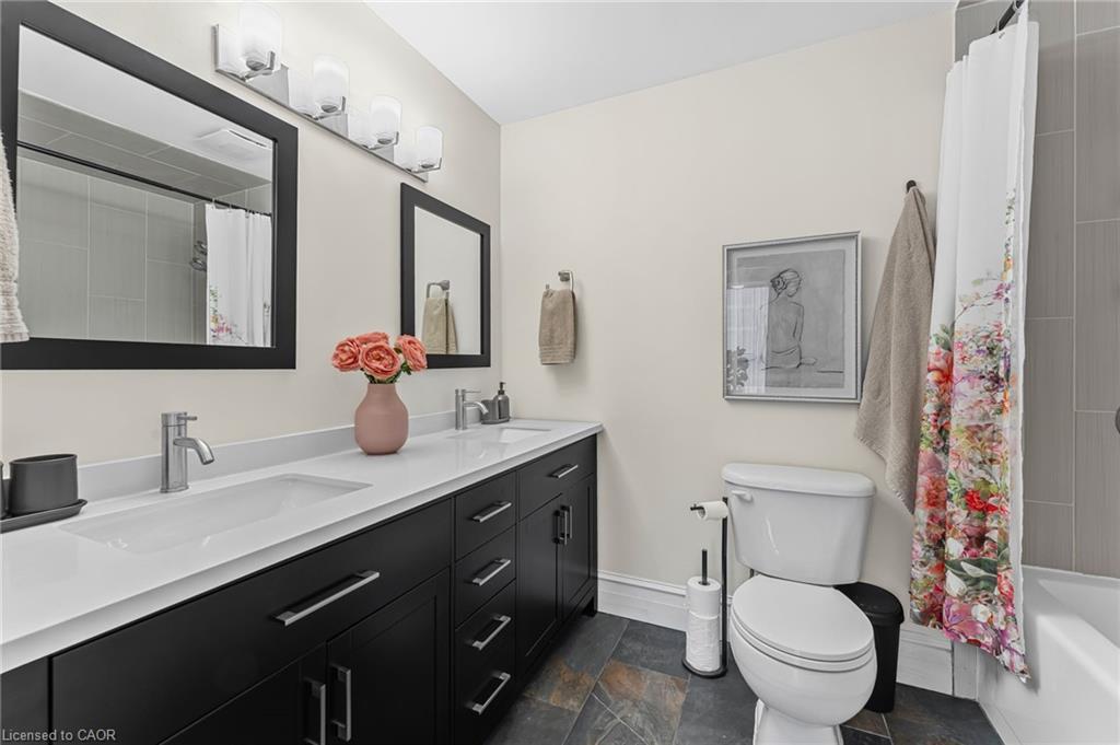 102-67 Caroline Street S, Hamilton, ON - Indoor Photo Showing Bathroom