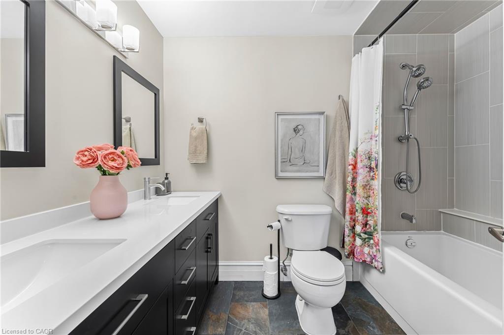 102-67 Caroline Street S, Hamilton, ON - Indoor Photo Showing Bathroom