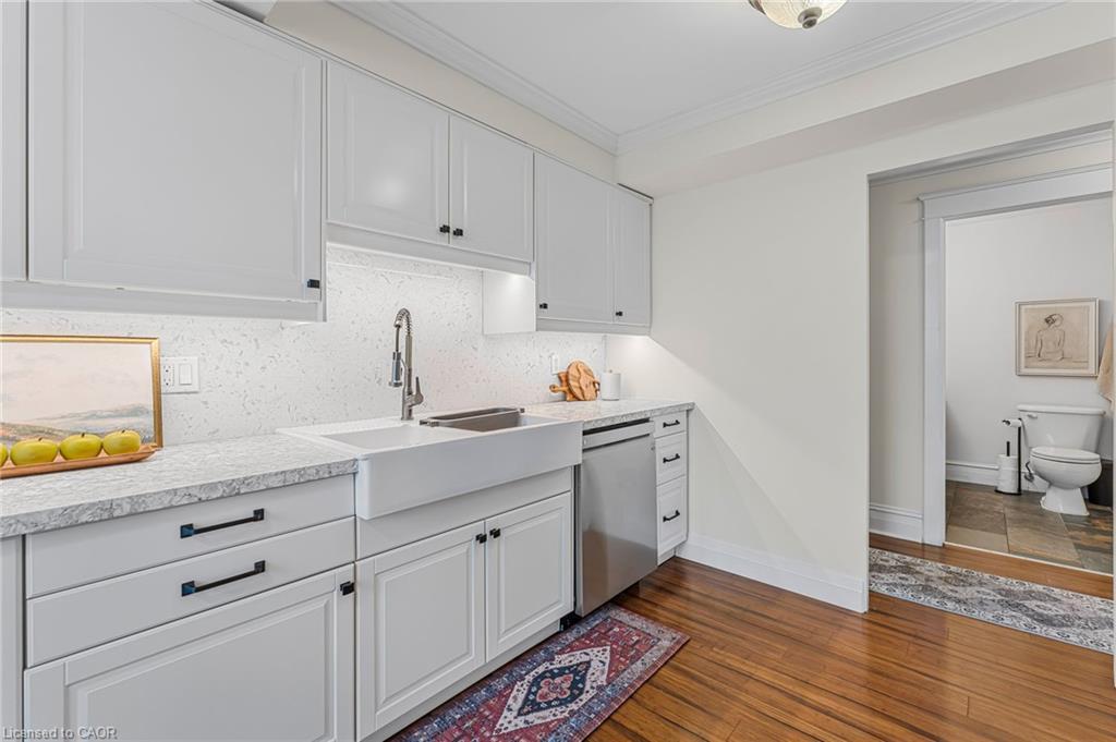 102-67 Caroline Street S, Hamilton, ON - Indoor Photo Showing Kitchen